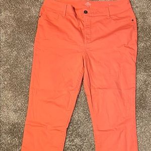 Salmon Capris Size:16
